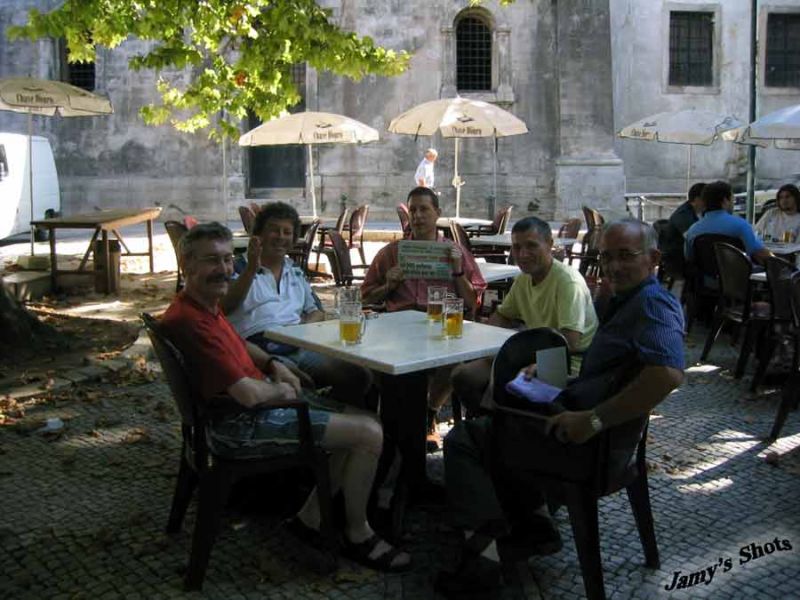 Une pause, aprs la visite de la Cathdrale d'Alcobaa.Portugal et Madre.11 Sept 2003