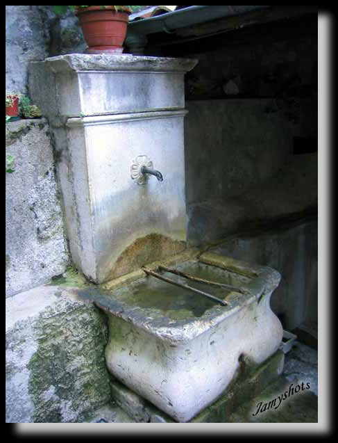 Fontaine du lavoir de l'glise