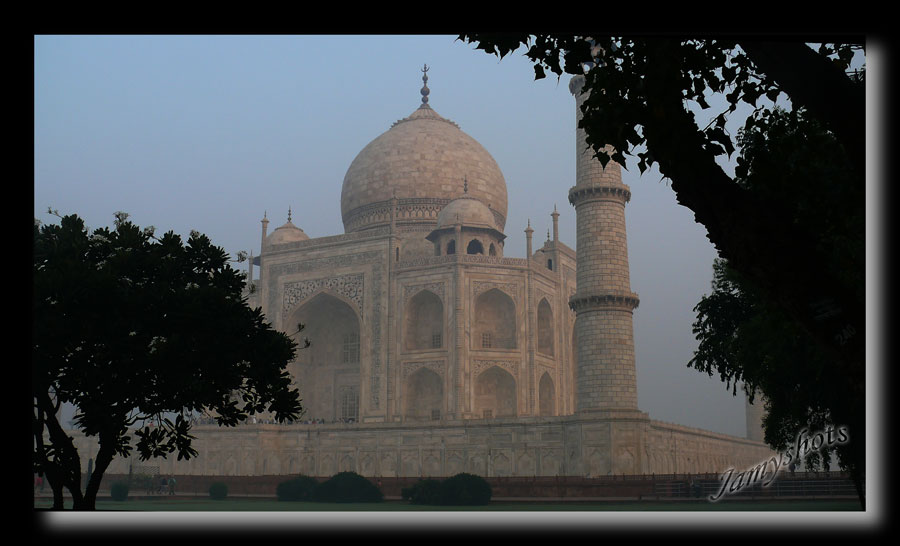 Splendeur du Taj Mahal au petit matin