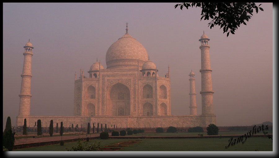 Aube sur le Taj Mahal