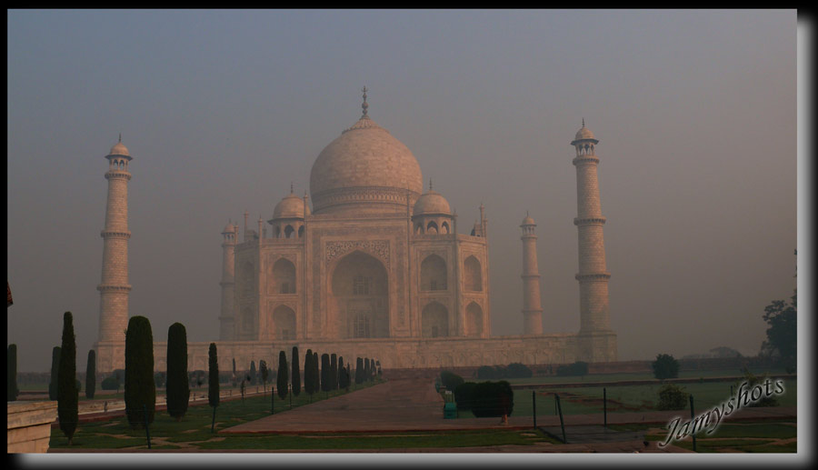 Seul au Taj Mahal